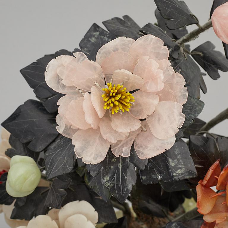 Two table decorations of different materials including agathe, nephrite quartz, stone, 20th century.