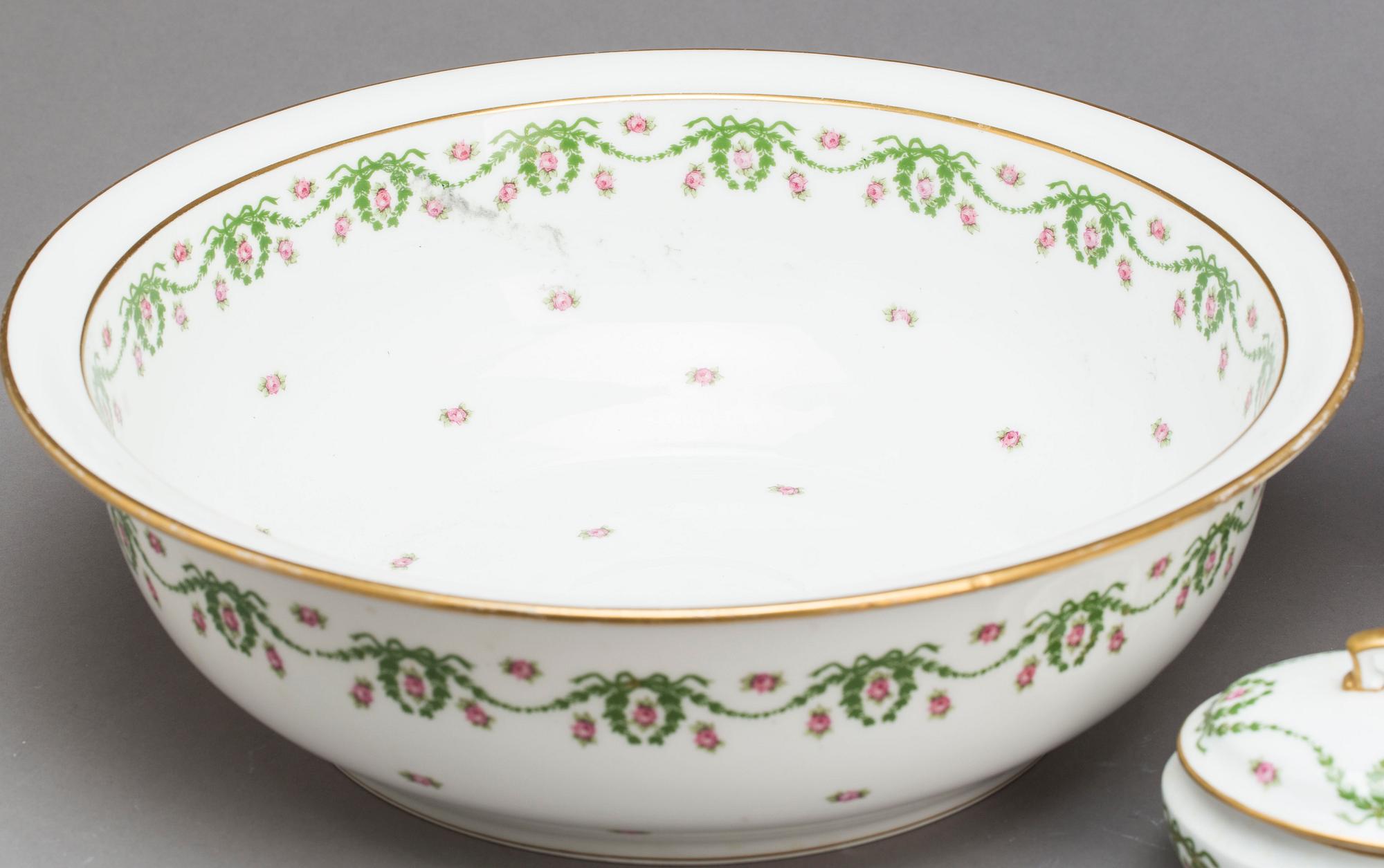 TVÄTTSERVIS, 3 dlr, tidigt 1900-tal, en del märkt Limoges, porslin.