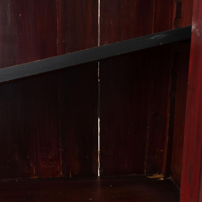 A Russian display cabinet from the first half of the 19th century.