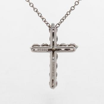 Tiffany & Co, kaulakoru, risti, platinaa ja timantteja, yht. noin 0.66 ct.