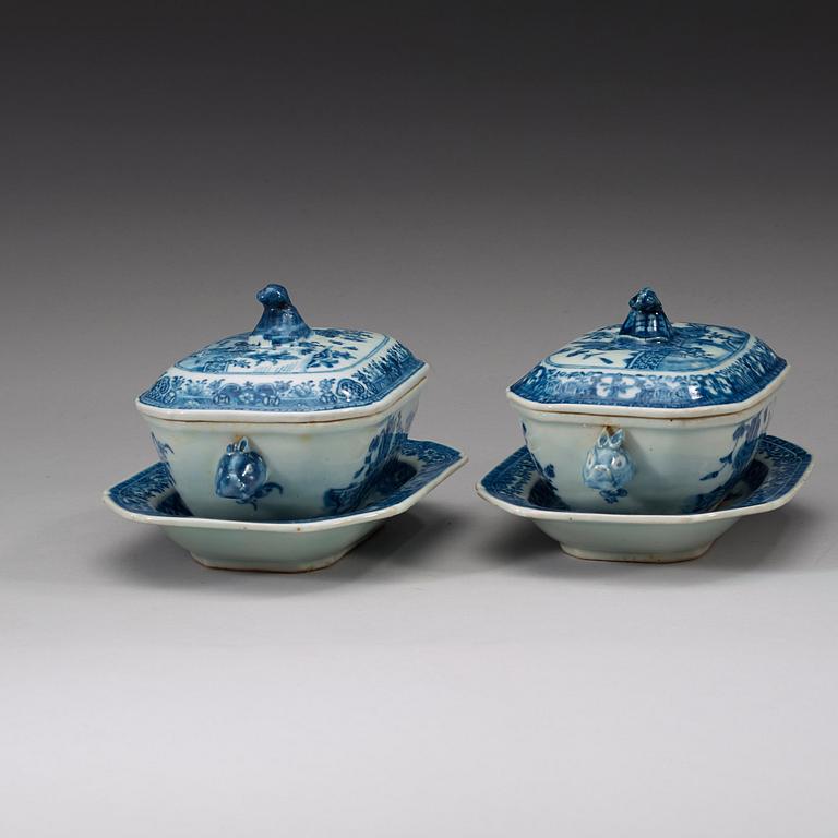 A pair of blue and white butter tureens with covers and stands, Qing dynasty, Qianlong (1736-95).