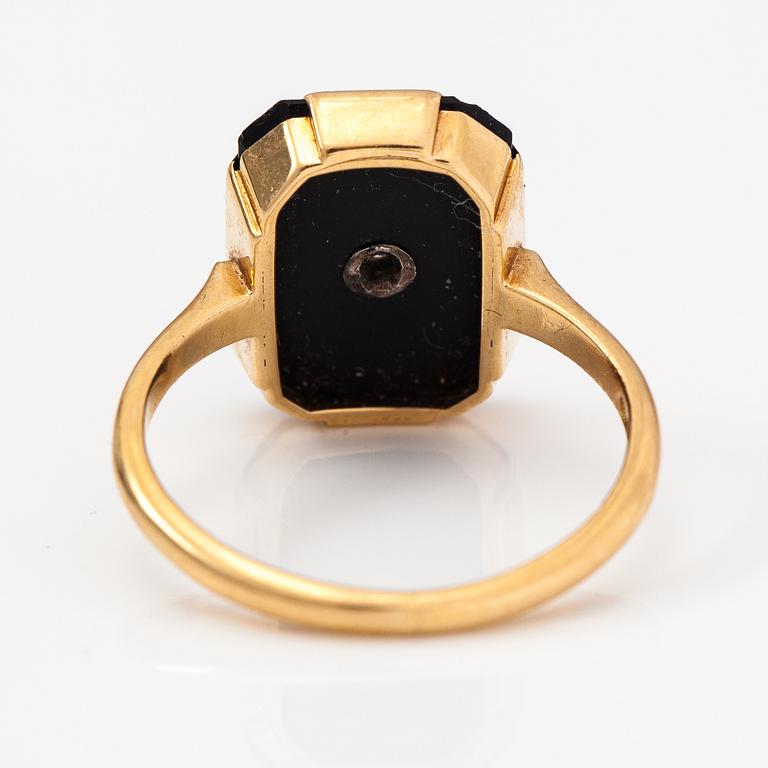 An 1(K gold ring with an onyx and an old-cut diamond ca. 0.18 ct. Westerback, Helsinki 1938.