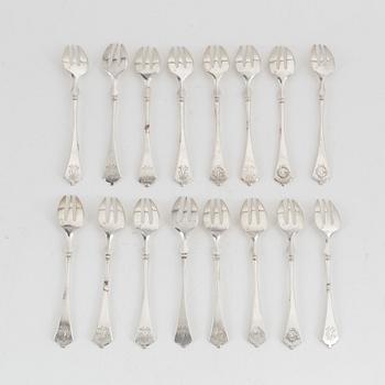 A set of 16 French silver 950 oyster forks, Paris circa 1900.