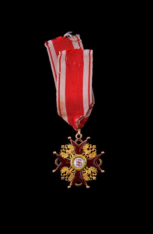 AN ORDER, St Stanislaus III degree with ribbon. 56 gold, enamel. St Petersburg 1908-17. Marked AK. Weight 10 g.