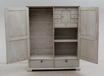 KLÄDSKÅP, 1800-talets mitt.
