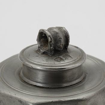MÅLKÄRL SAMT PRISMAFLASKA, tenn, otydliga stämplar, troligen Sverige resp Tyskland 1700/1800-tal.