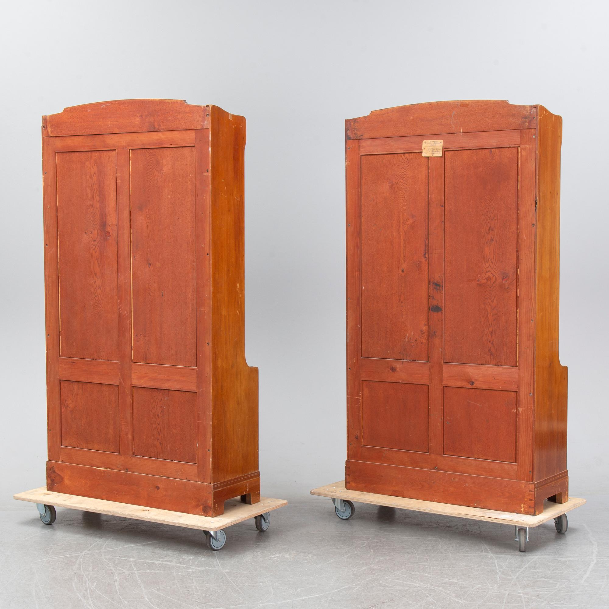 Bokhyllor, ett par, Jugend, 1900-talets början.