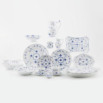 Royal Copenhagen, a 50 pcs  'Musselmalet' porcelain dinner service.