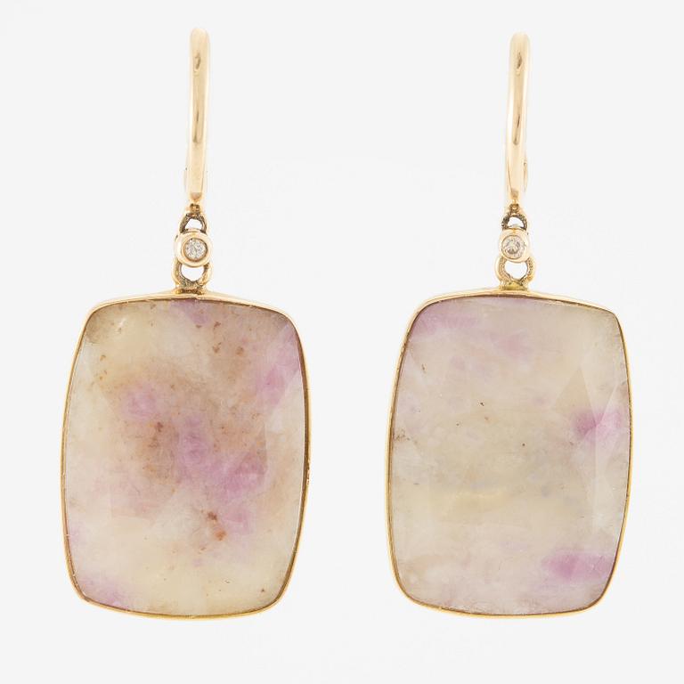 Earrings, a pair, 14K gold with corundum and small brilliant-cut diamonds.