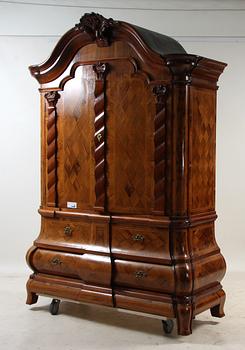 SKÅP, rokokostil, 1900-talets första del.