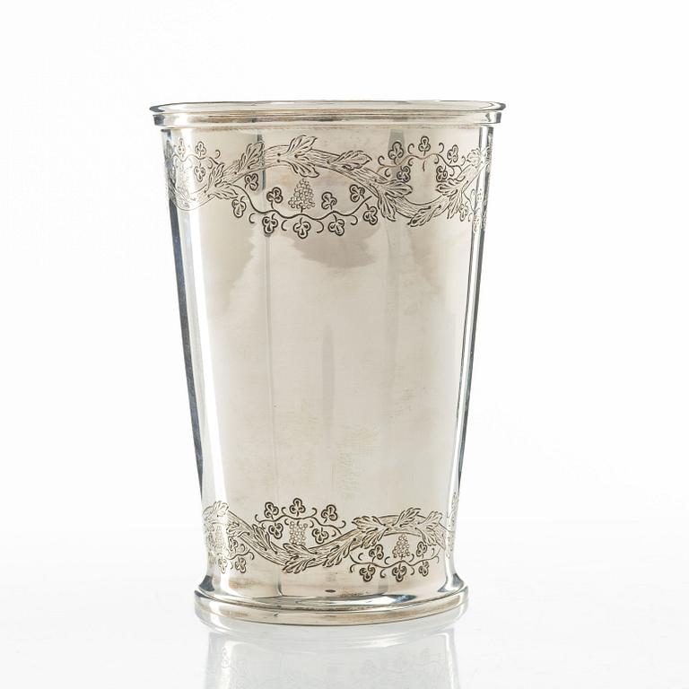 A silver beaker, mark Titulo and 916, Portugal 20th century.