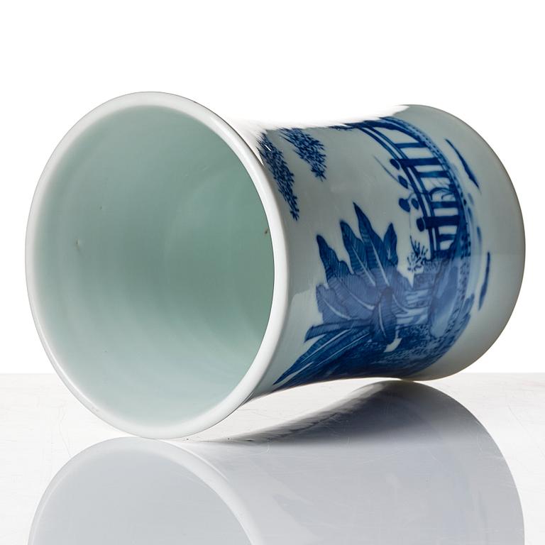 A blue and white brush pot, Republic, 20th Century.