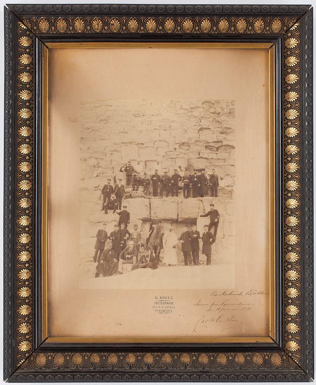 FOTOGRAFI, fartygsbesättning i Egypten, daterad 1890.