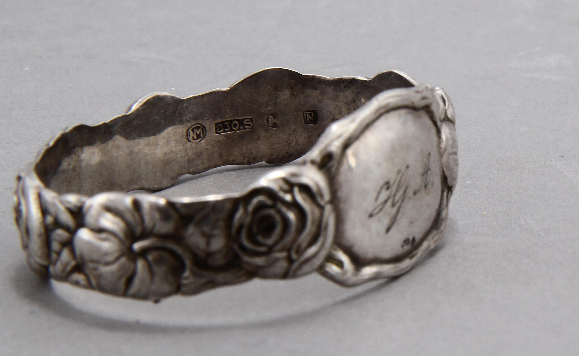 PARTI SILVER, 9 delar, bl a Nils Hellberg, Stockholm, 1792. Vikt 355 gram.