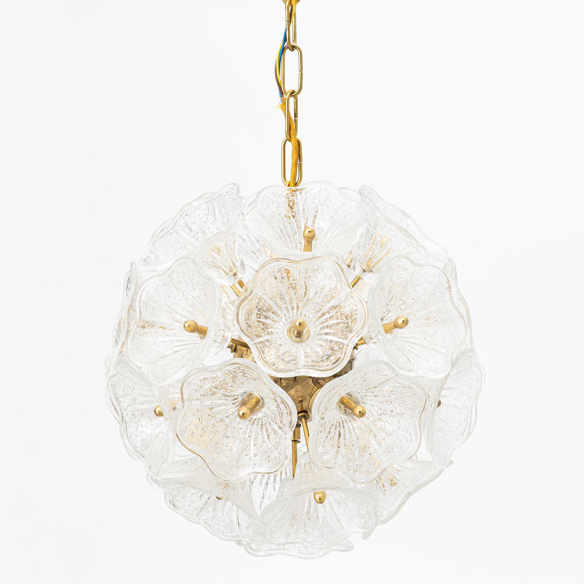 A ceiling lamp from the latter half of the 20th century.