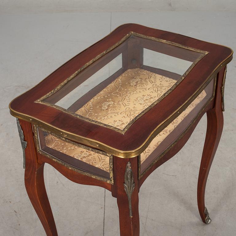 MONTERBORD, rokokostil. 1900-tal.