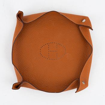 Hermès, a leather Mises et Relances tray 2021. - Bukowskis