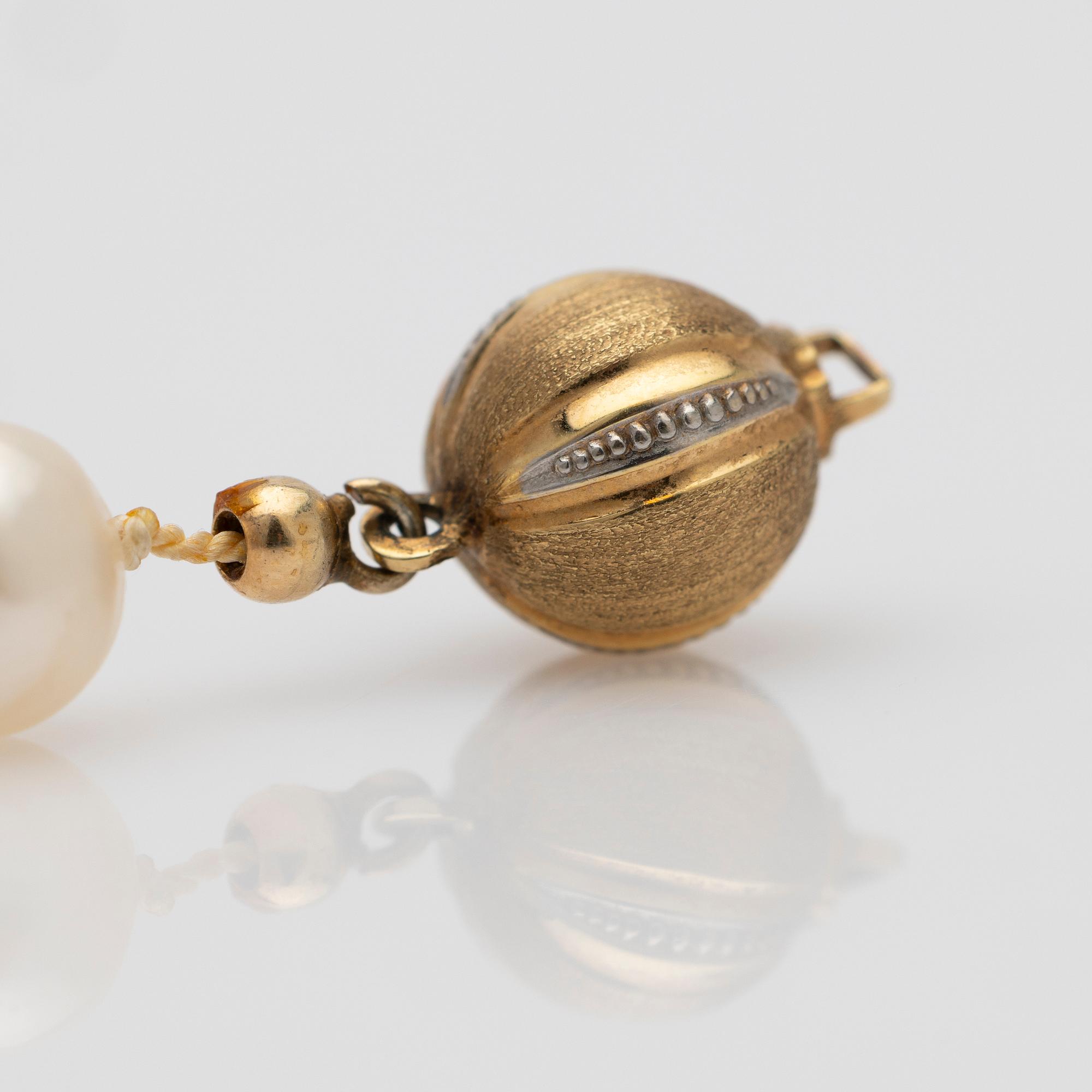 Collier, med odlade pärlor, lås 18K guld.