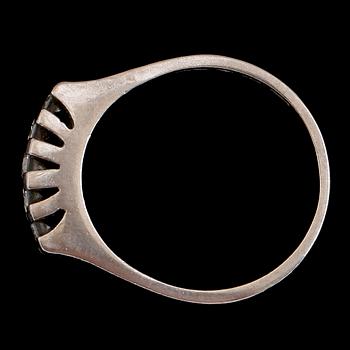 RING, 18 k vitguld, med 5 briljantslipade diamanter, 0.34 ct enligt gravyr. Total vikt ca 6 gram.