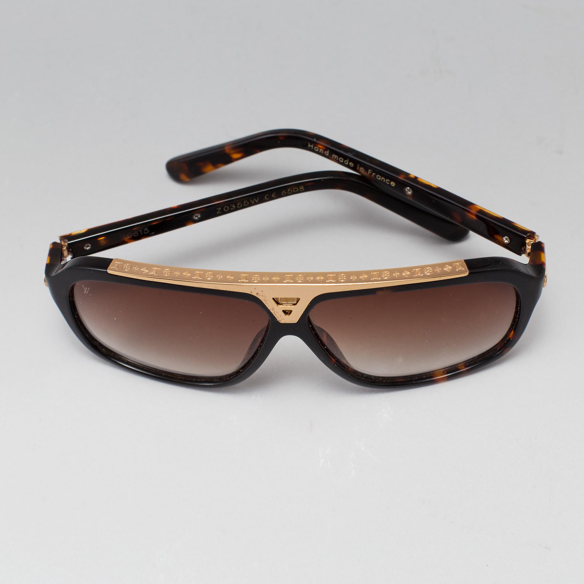 SUNGLASSES, 