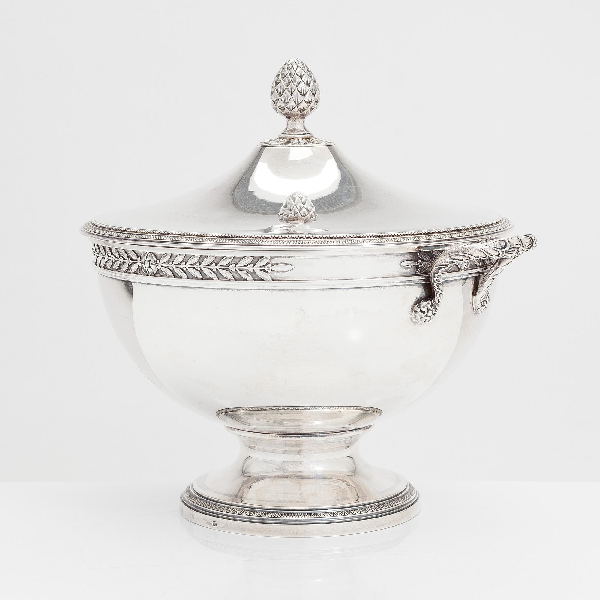 Olier & Caron, an Empire style silver bowl, Paris, France 1910-36.