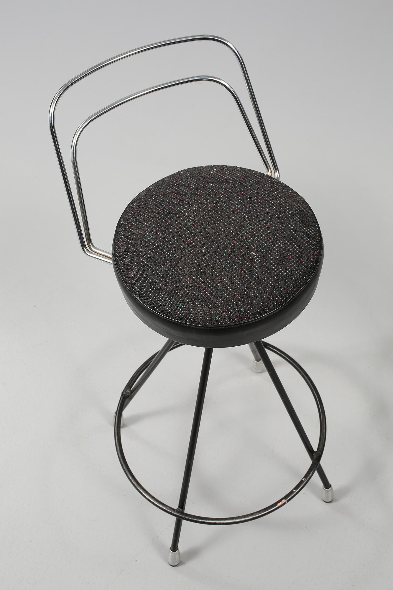 BARDISK samt BARSTOLAR, 3 st, 1950/60-tal.