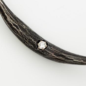 PA Lundahl-Terrs, a necklace and a bracelet, iron and round brilliant-cut diamonds.