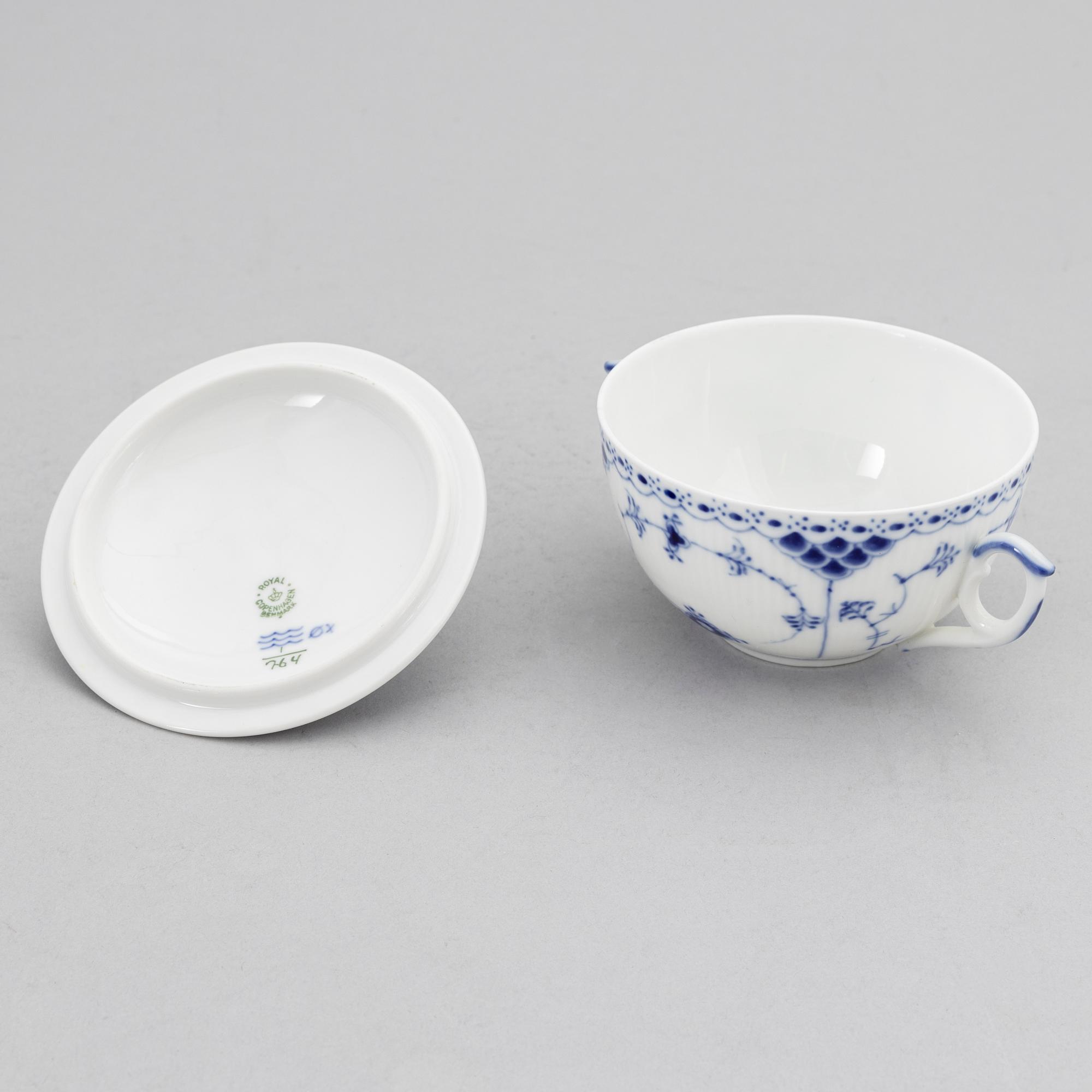 Royal Copenhagen, buljongkoppar, 8 st med lock och fat, porslin, "Musselmalet Halv Blonde", Danmark, 1958-62.
