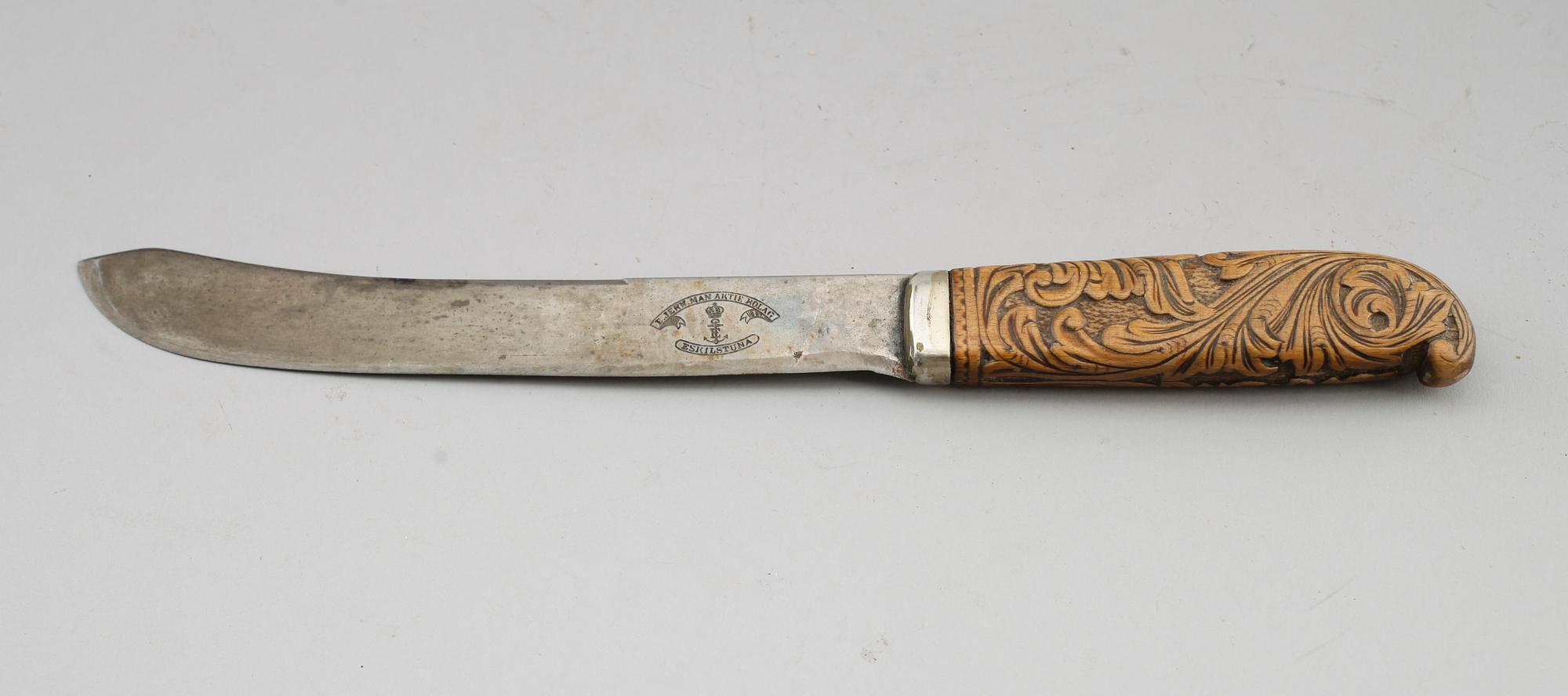 KNIV, fäste av skuret trä, omkring år 1900.