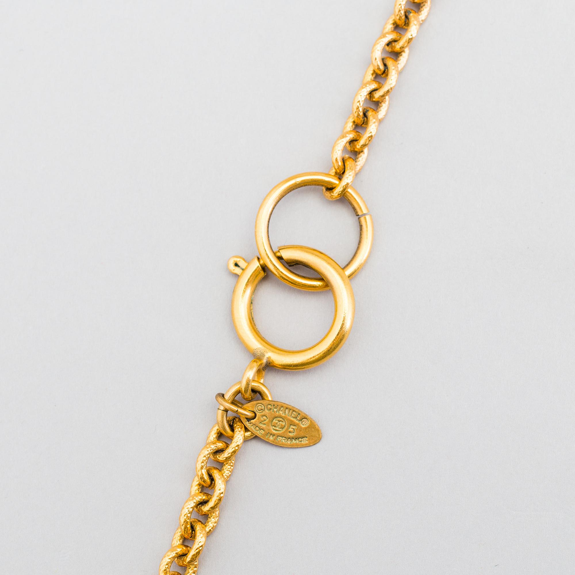 A Chanel chain and pendant.