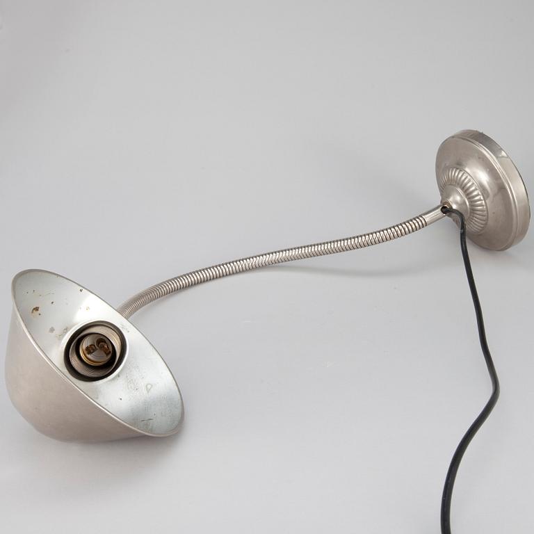 BORDSLAMPA, metall, 1900-talets första hälft.