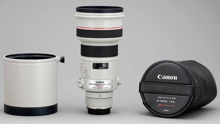 KAMERAOBJEKTIV MED VÄSKA, Canon lens EF 300. Ultrasonic. Japan.