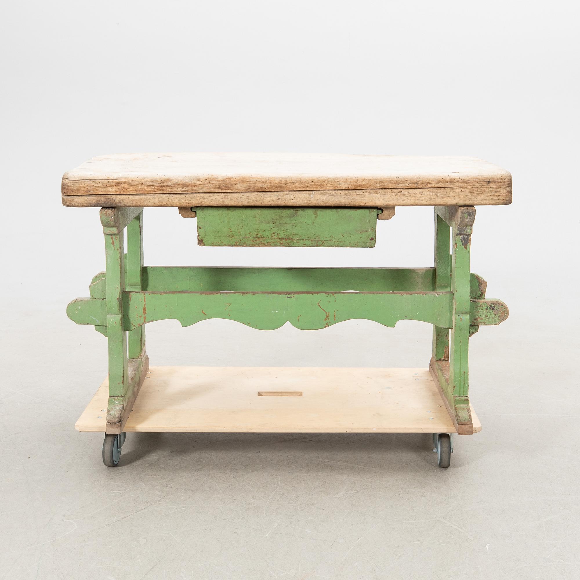 Table, late 19th century/early 20th century.