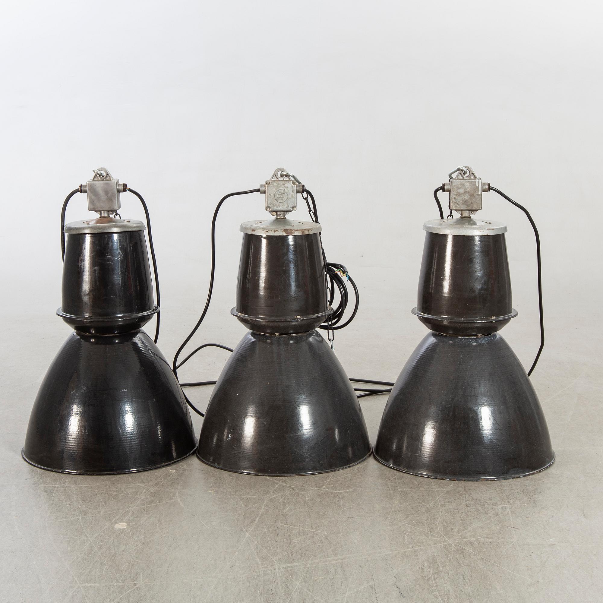 Industrilampor, 3 st, 1900-talets mitt.