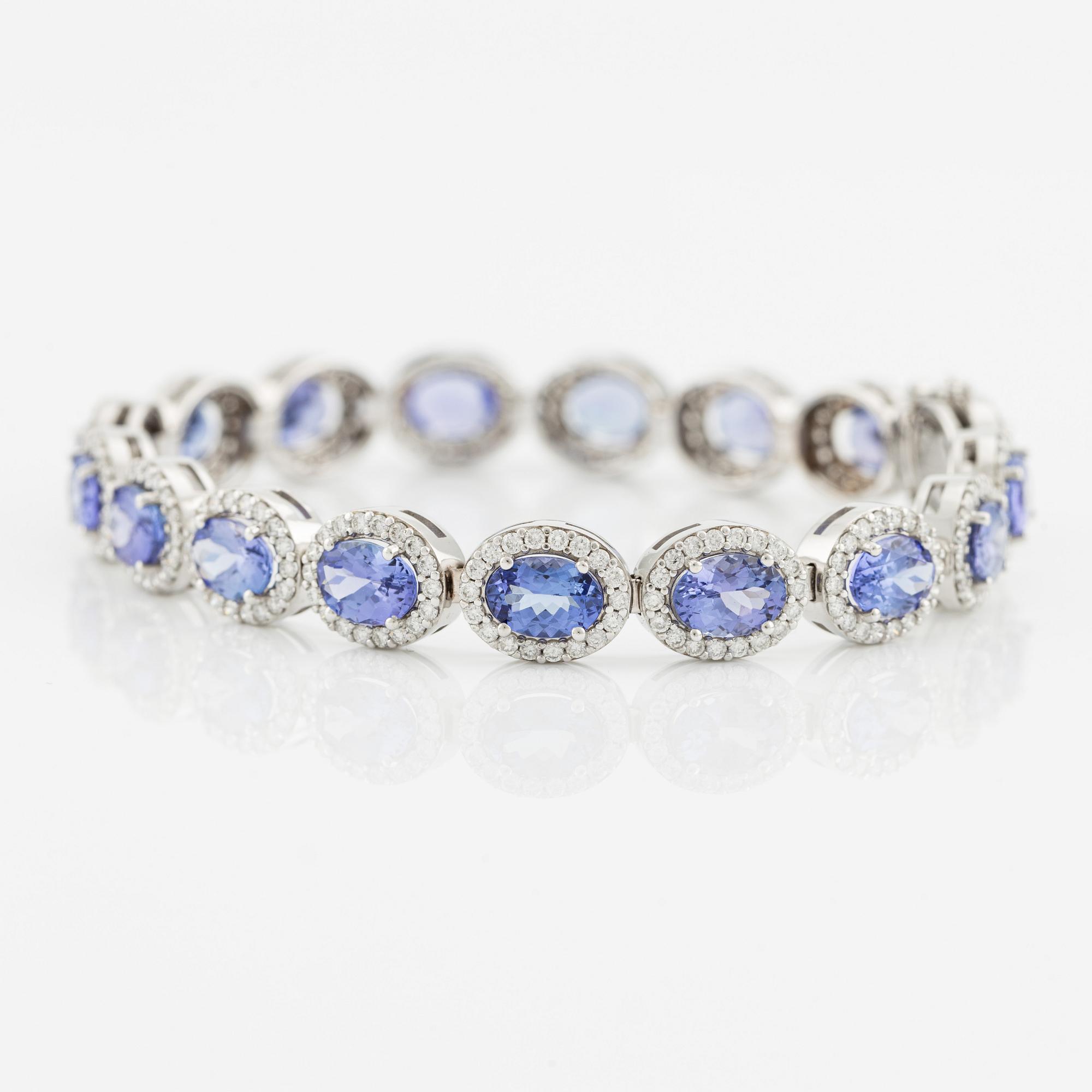Armband med tanzaniter och briljantslipade diamanter.