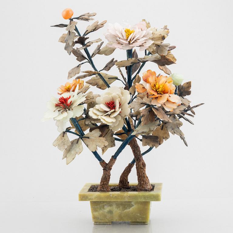 Table decoration, China, second half of the 20th century.