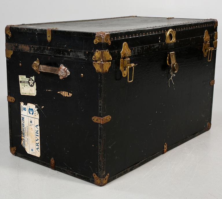 KOFFERT, 1900-talets första hälft.