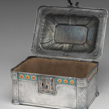 Hugo Lundstedt, a silver and enamel Art Nouveau jewelry casket, Gothenburg 1911.