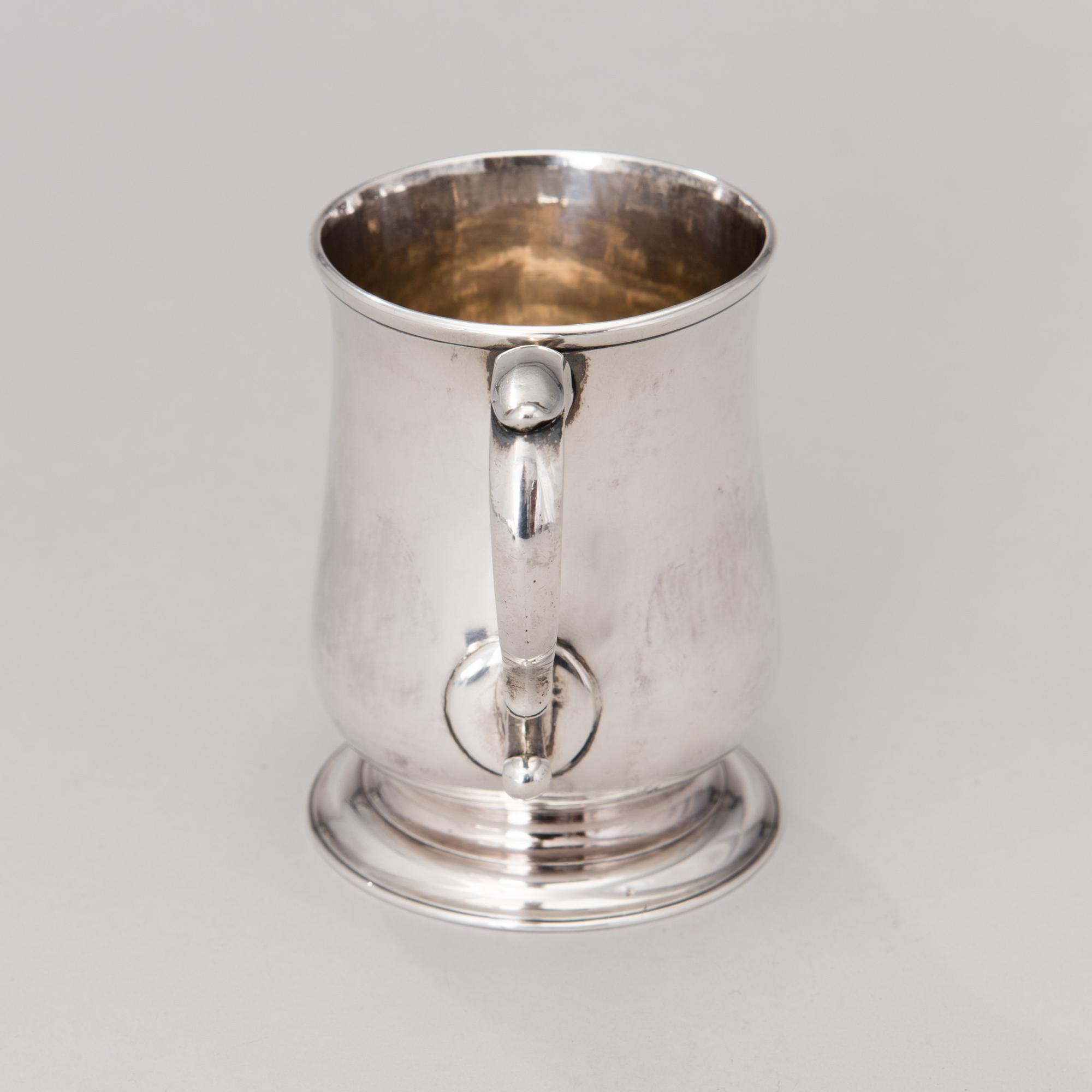 MUGG i sterling silver, stämplad JC, möjligen John Carman, London 1729.