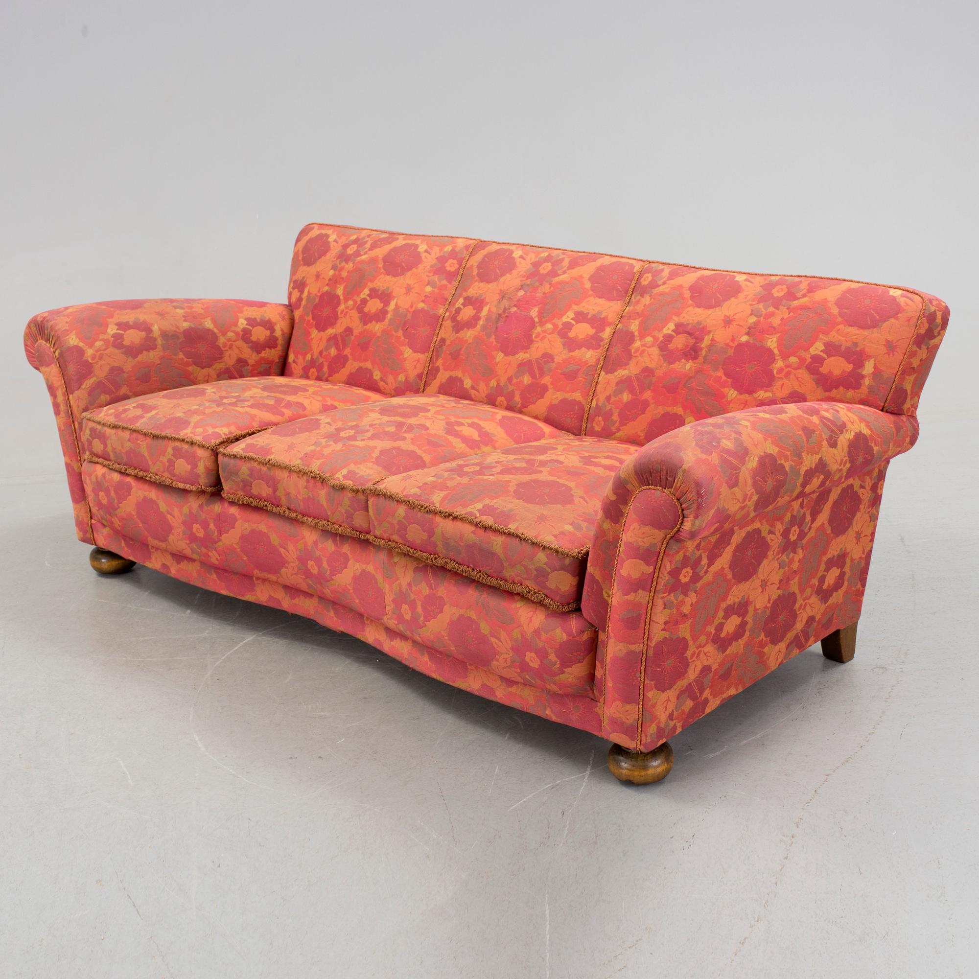 A 1940´s or 1950´s sofa.