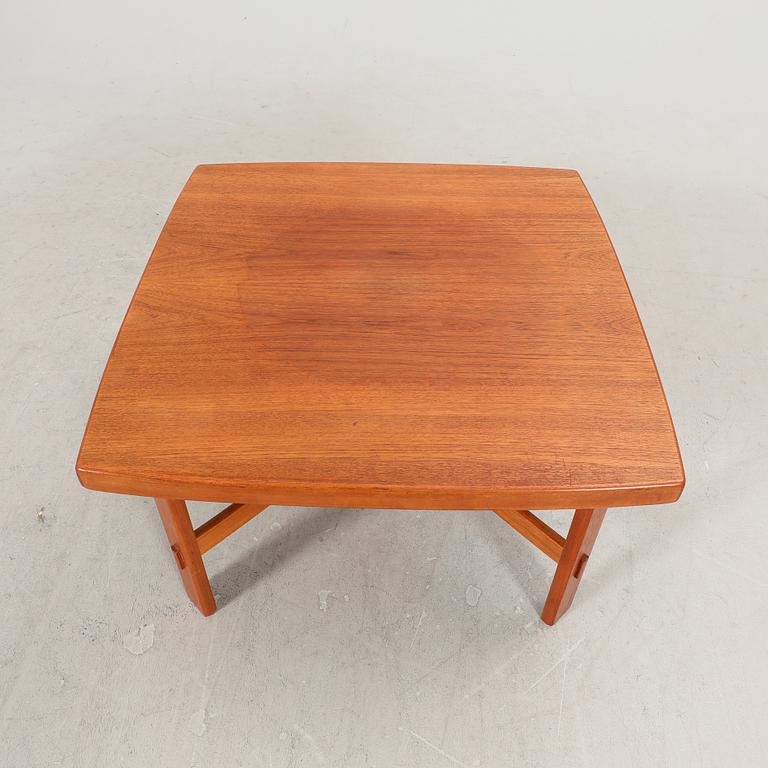 An Alberts 1960/70s teak coffee table.