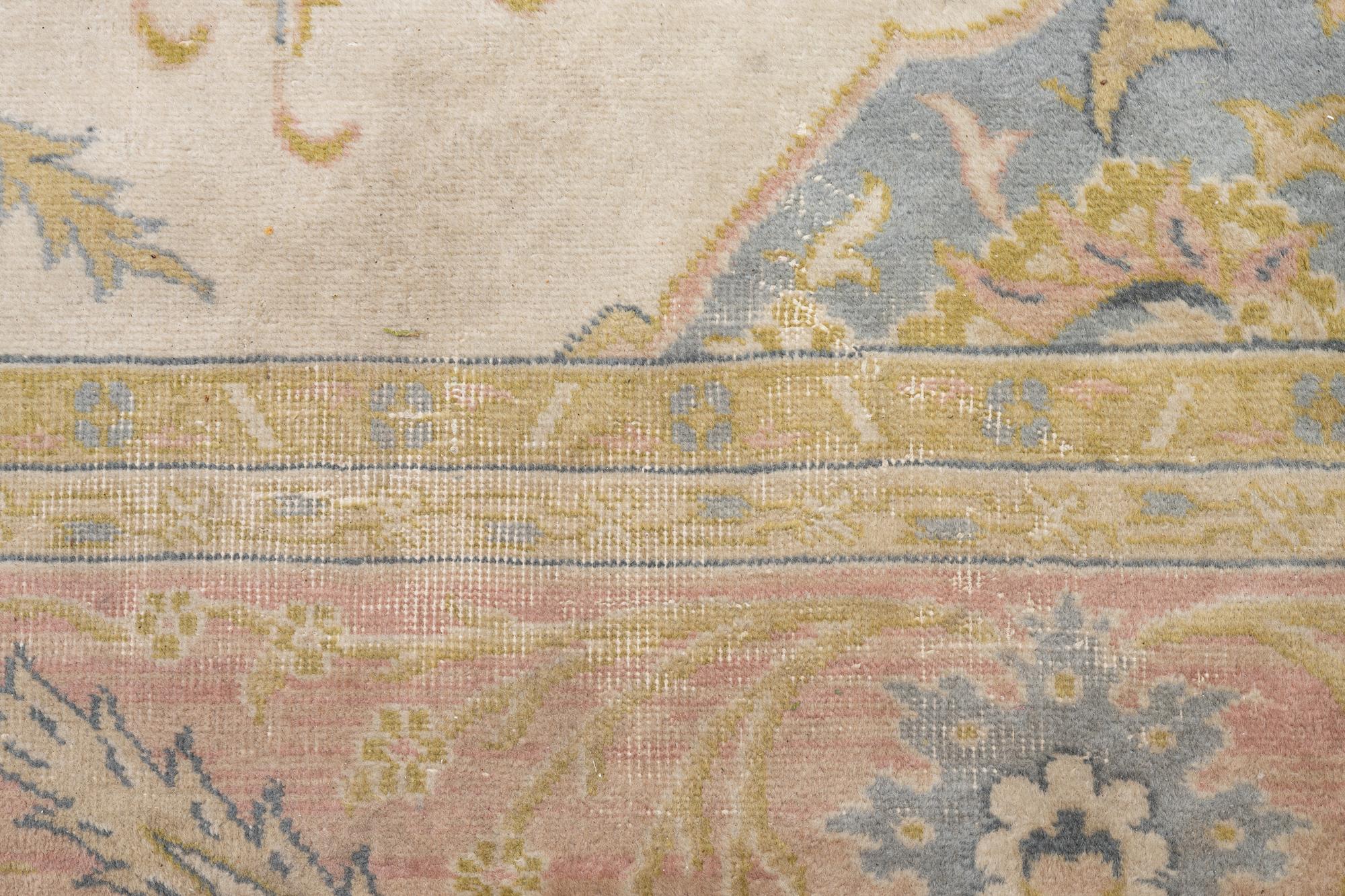 Rug, Eastern Europe, Smyrna pattern. 520 x 355 cm.