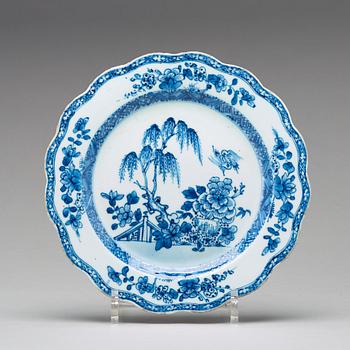 A set of 20 blue and white export porcelain dishes, Qing dynasty, Qianlong (1736-1795).