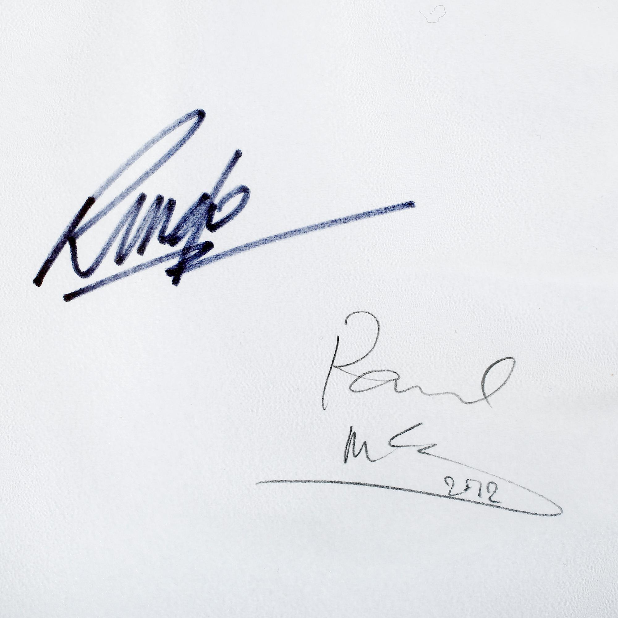 THE BEATLES, RINGO STARR SAMT PAUL MC CARTNEY, egenhändiga autografer. Daterad 2012.