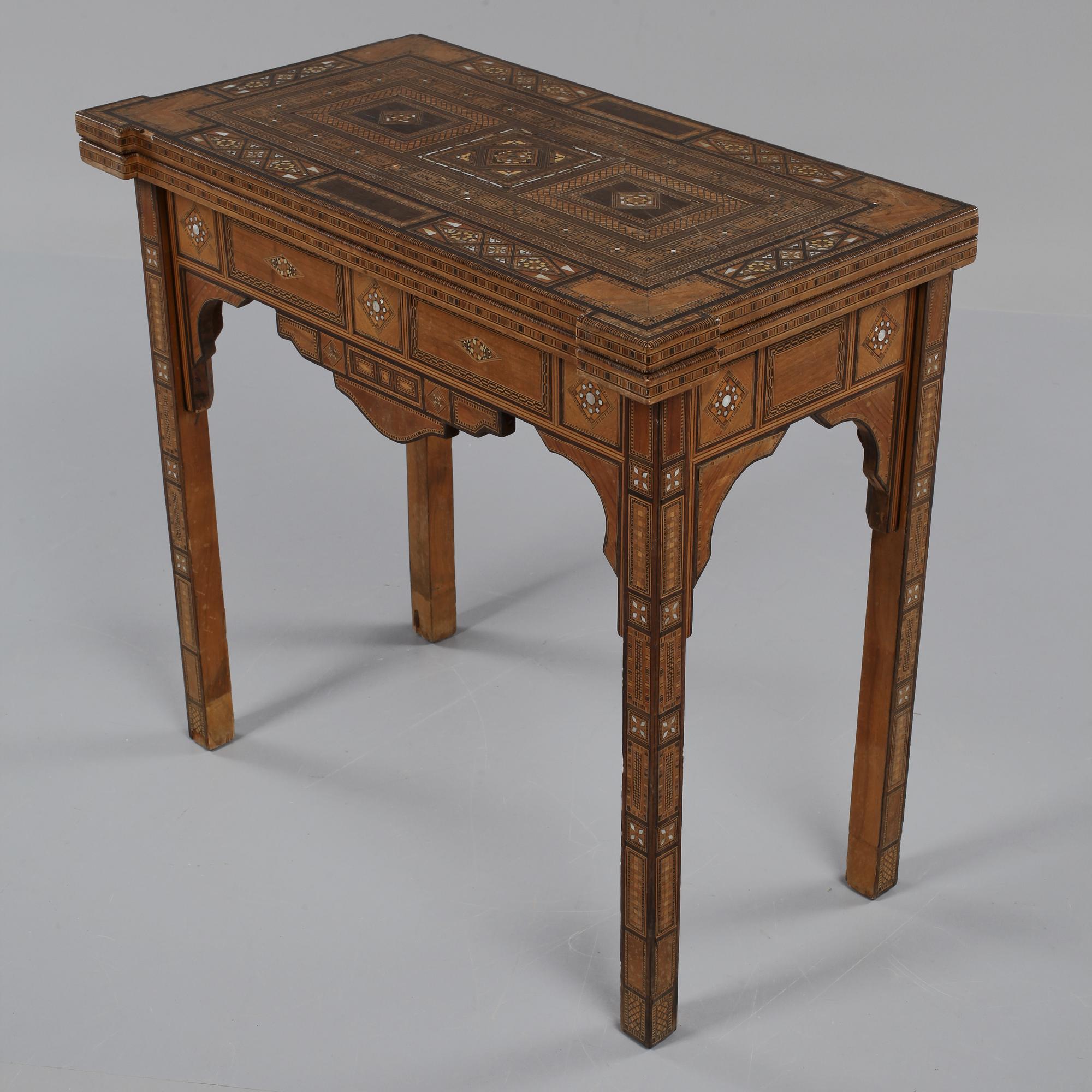 SPELBORD, orientaliskt, 1900-talets första del.