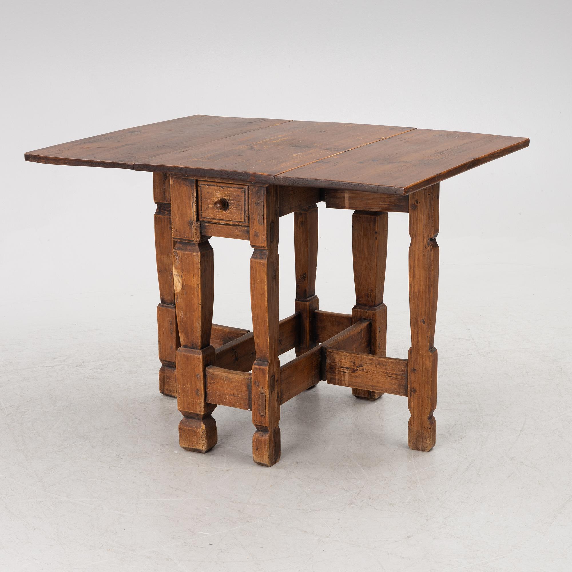 A drop-leaf table, 18th/19th Cc2entury.