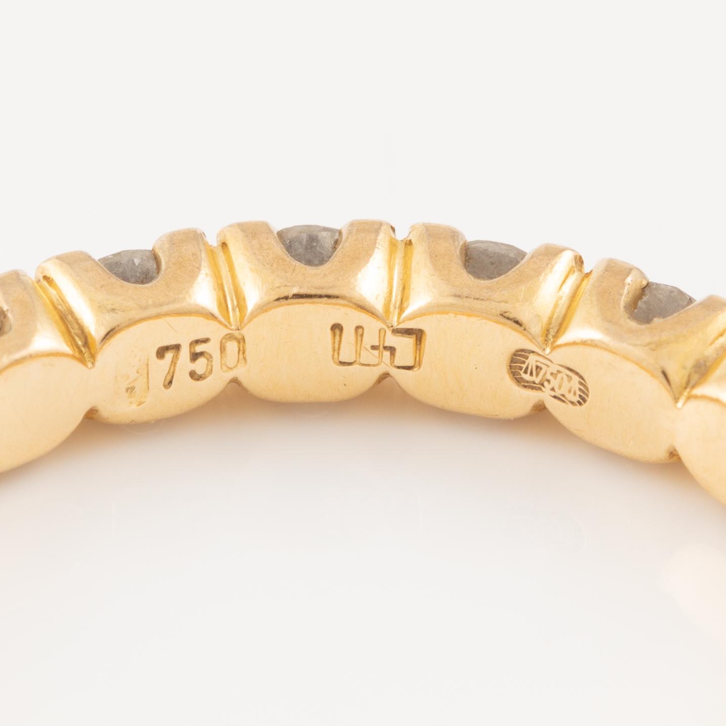 Ring in 18K gold set with round brilliant-cut diamonds, eternity band.