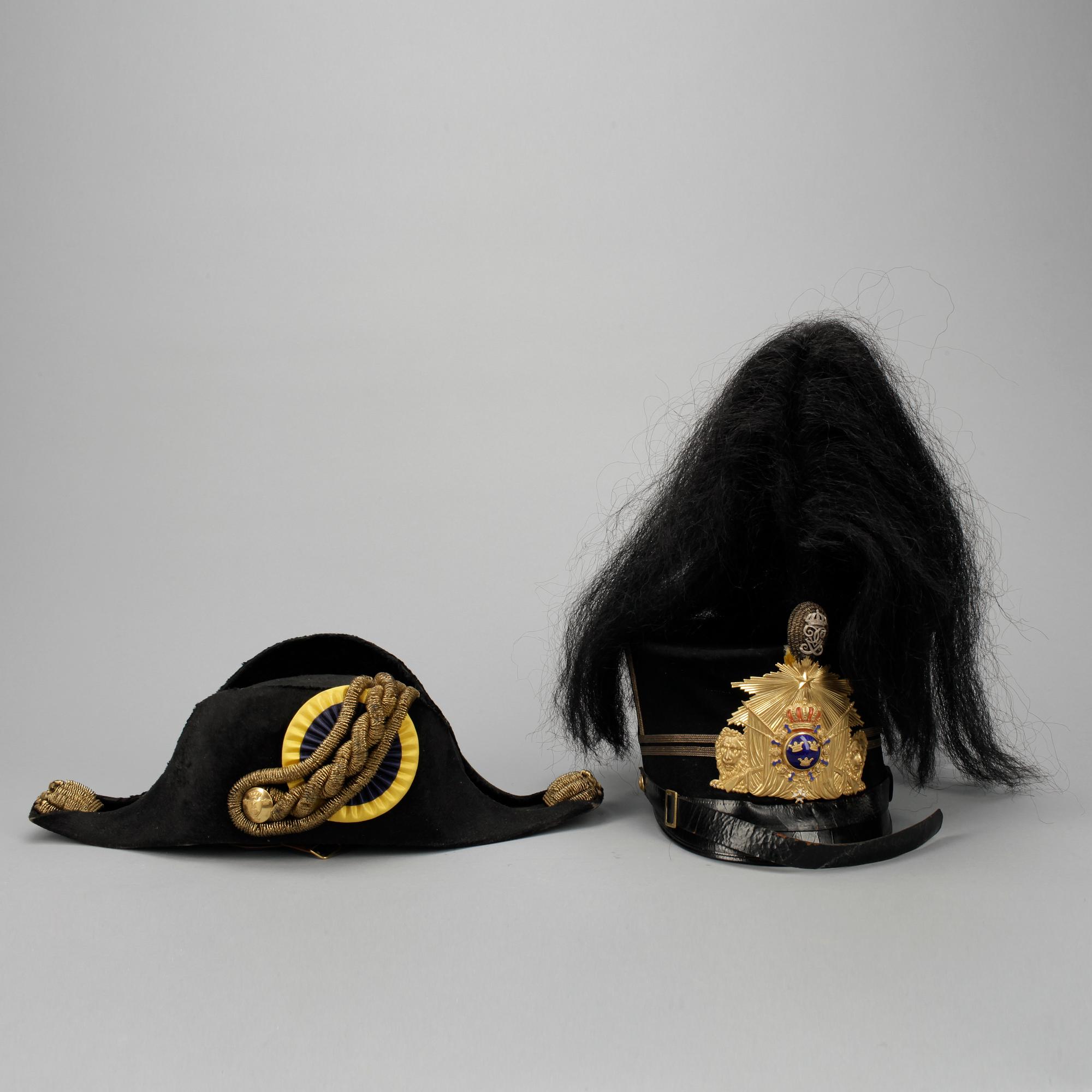 BICORNE samt OFFICERSMÖSSA, Sverige.