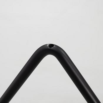 Barba Corsini & Joaquim Ruiz Millet, soffbord, "Pedrera", Gubi, Danmark.