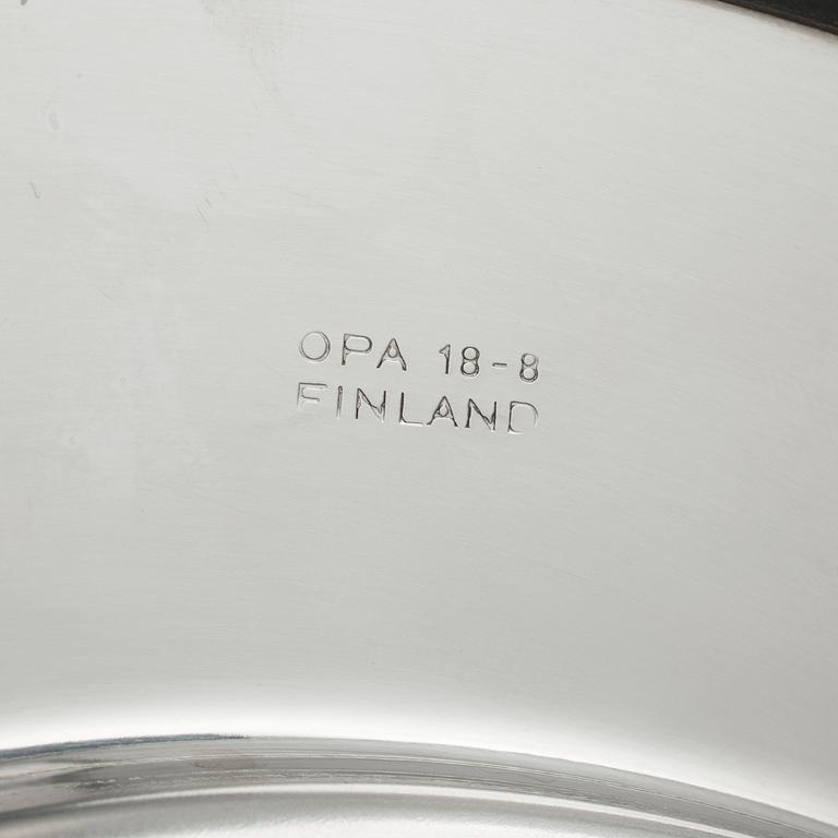 TIMO SARPANEVA, för Opa, kuvertallrikar 8 st och skål på fat. Rostfritt stål.